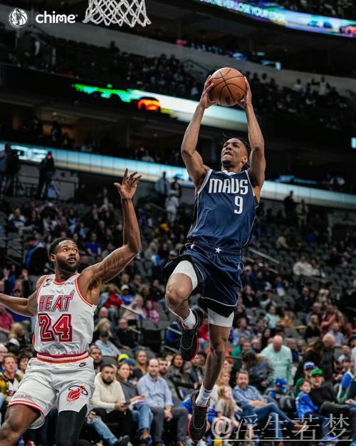 劳森跟进暴扣得分 齐麟反击上篮遗憾偏出